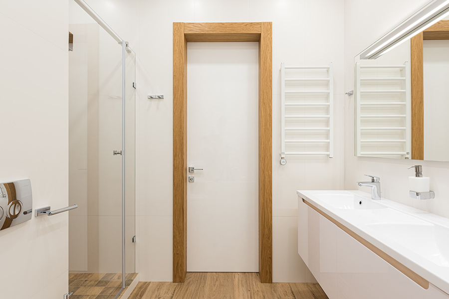 Jak dobrać drzwi do łazienki?