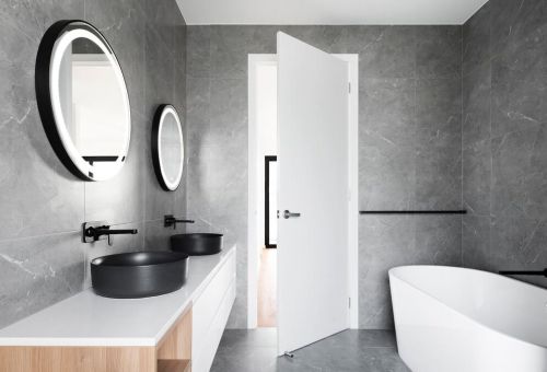 Łazienka w odcieniach czerni i bieli | Jak urządzić?