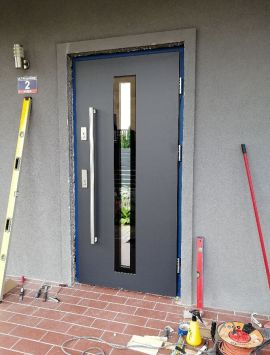 drzwi-do-domu-tuz-po-montazu