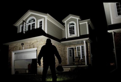 Jak uchronić sw&oacute;j dom przez włamaniem?