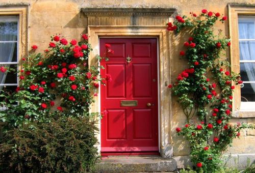 Pomysły na oryginalne drzwi wejściowe