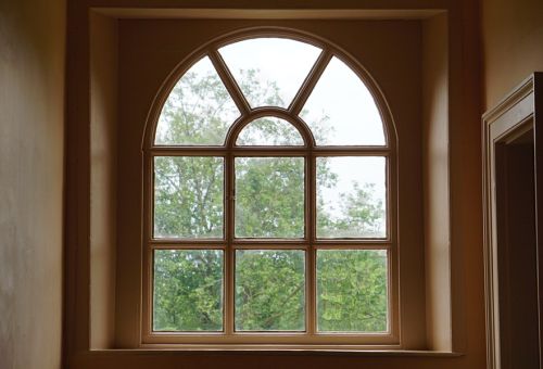 Jak dbać o drewniane okna?